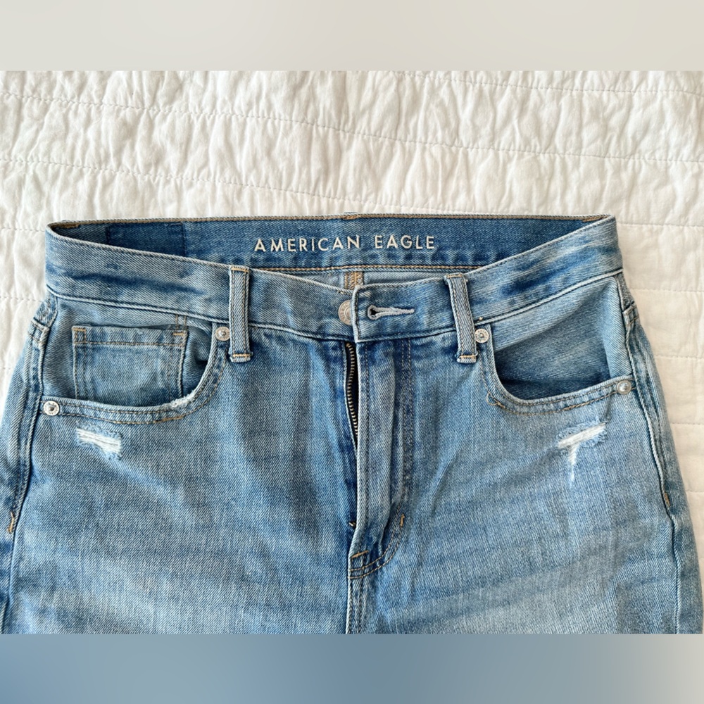 American Eagle Outfitters Ripped Mom Jeans - Size 2 Regular